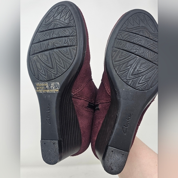 Clarks Collection Women's Burgandy Suede Wedge Heel Ankle Boot Size 5.5M - Picture 10 of 15